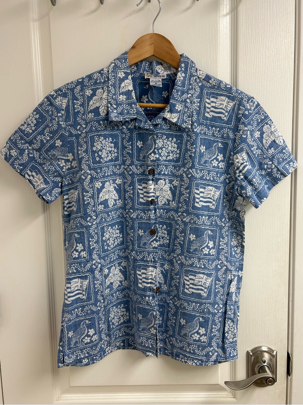 Reyn Spooner Women’s Short Sleeve Shirt in Lahaina Sailor Blue size Small